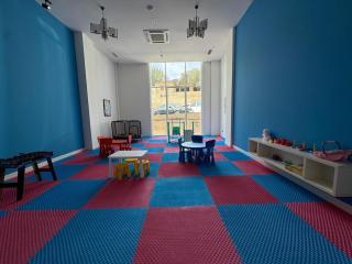 3-Bedroom Central Apartment with Gym - 5