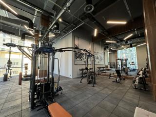 3-Bedroom Central Apartment with Gym - 3