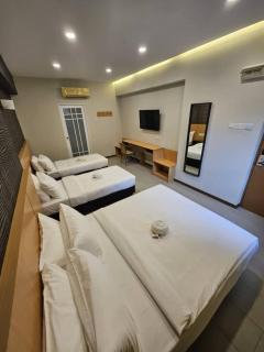 Swing & Pillows - TRX Kuala Lumpur - 3