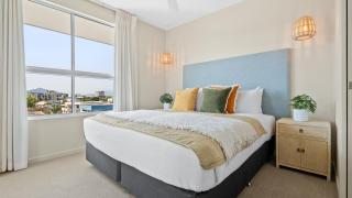 Azureside Apartment Retreat - 4