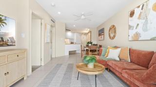 Azureside Apartment Retreat - 8