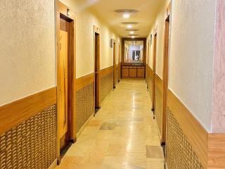 Hotel Royal Crystal Inn - 3