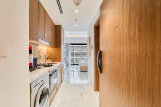 Cozy & Modern Studio Stay in Azizi Riviera Meydan - 9