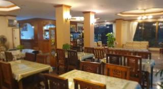 Ritzy House Hotel - 3