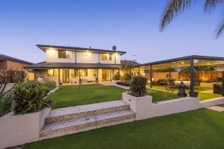 4 Magical Majestic Home Sleeps 8 Huge Backyard - 6