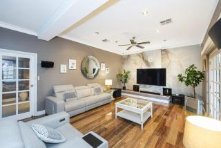 4 Magical Majestic Home Sleeps 8 Huge Backyard - 5