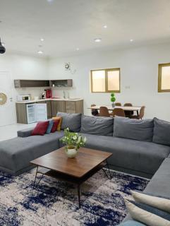 شقة مفروشه ومريحة وقريبه من المناطق السياحية عوائل فقط - 8