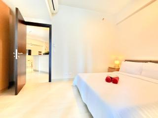 Uptown Parksuites BGC - 1