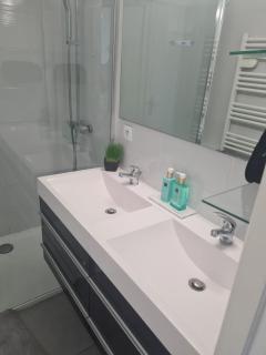 Logement lumineux à 5min de la plage avec parking - 1