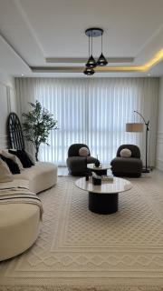 Spacious and luxurious 1BR Apartment in Al Qurum - 0