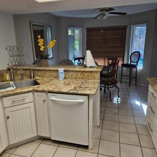 Jacuzzy home near Freeway & Casino! - Las Vegas - 5