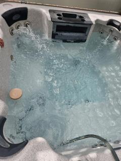 Jacuzzy home near Freeway & Casino! - 2