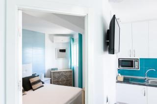 Front line beach location with stunning ocean view - 4