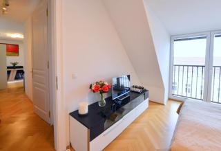 Modern Attic Flat with 2 Bedrooms - 3