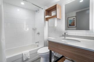 Quality Inn and Suites Montreal East - 1