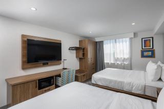 Quality Inn and Suites Montreal East - 1