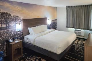 Clarion Pointe Bettendorf - Quad Cities - 2