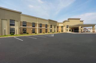 Clarion Inn & Suites Evansville Eastland Area - Evansville - 9