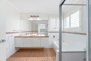 Entire home in Southport Parade Southport - 2