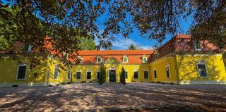 Pluto Lovas Vendégház - 0