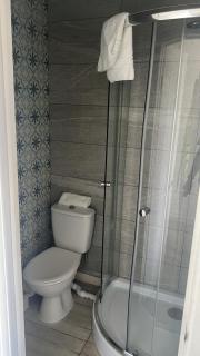 Flamingo Short Lets 4 Bed 4 Bath House Neath Hill - 9