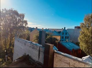 Spacious, modern apt in best part of town - 8