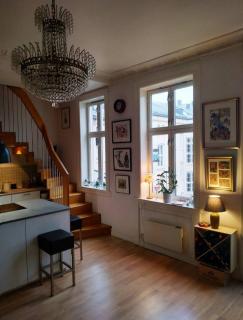 Spacious, modern apt in best part of town - 0