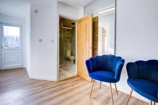 3 bedroom house in South Ockendon, Essex - 2