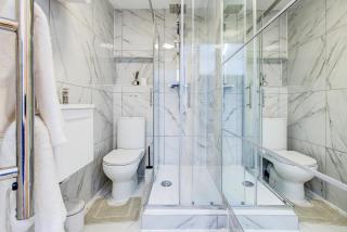 3 bedroom house in South Ockendon, Essex - 3