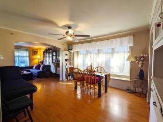 Central Queen Anne Home, Walking Score 96 - 3