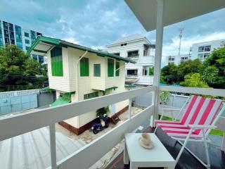 Rare Find 80 yrs Heritage Peaceful House in BKK - 8