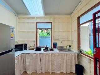 Rare Find 80 yrs Heritage Peaceful House in BKK - 6