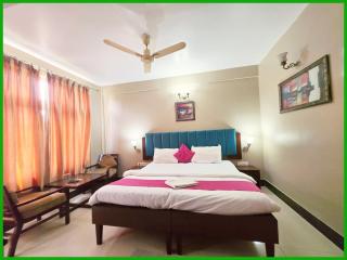 SEA VIEW from rooftop - Comic Comfort Getaway - Warm Hospitality Hotel - Lift - Parking - Restaurant - SURYA BEACH - Near Golden Beach - BEST HOTEL IN PURI - - 1