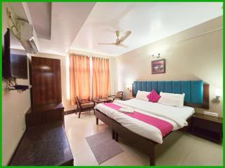 SEA VIEW from rooftop - Comic Comfort Getaway - Warm Hospitality Hotel - Lift - Parking - Restaurant - SURYA BEACH - Near Golden Beach - BEST HOTEL IN PURI - - 2