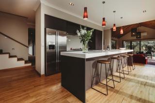 Serenity Lodge Getaway - with river views - 8