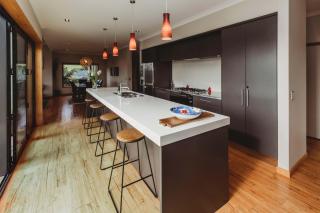 Serenity Lodge Getaway - with river views - 7