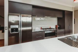 Serenity Lodge Getaway - with river views - 6