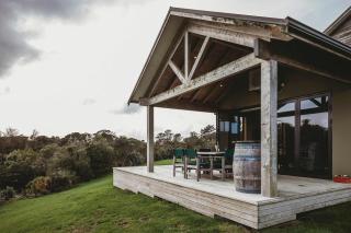 Serenity Lodge Getaway - with river views - 1