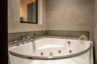 شقة فندقية جميلة و مخصصة للايجار لشخصين في بوشر - مسقط - القرم - 9