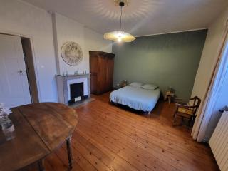 Grand Gîte au cœur du village avec jardin - 4