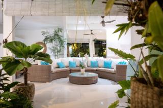 Villa 888 Eat Shop Play - 3BR Private Pool Oberoi - 9