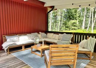 Cozy Swedish house by lake - 1