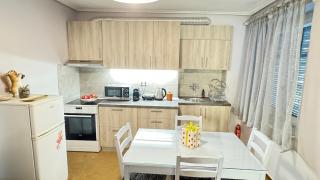 Το Σπίτι Δίπλα στο Ποτάμι - 1