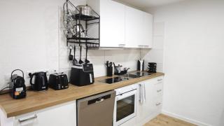 DANESSI-Business-Apartment, nahe Industriegebiet und Koblenz, WLAN, Smart TV Boxspringbett mit Waipu, Vollausgestattete Küche uvm - 6