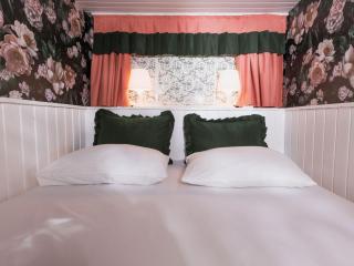 Mona Glamping Caravan Suites - 5