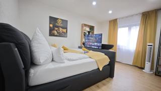 DANESSI-Business-Apartment, nahe Industriegebiet und Koblenz, WLAN, Smart TV Boxspringbett mit Waipu, Vollausgestattete Küche uvm - 0