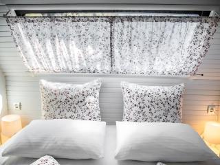 Mona Glamping Caravan Suites - 6