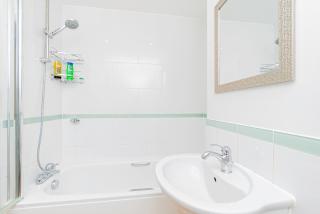 Modern Comfort 2-bed, 2-bath With Lift Access - 9