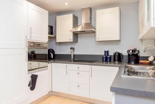 Modern Comfort 2-bed, 2-bath With Lift Access - 0