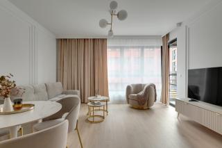 DOKI Living Apartments - Foodhall & Parking by Downtown Apartments - 0